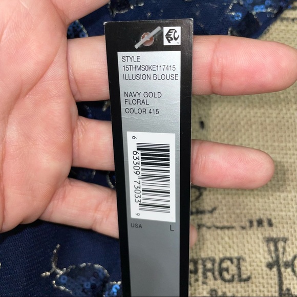 Tahari Arthur S. Levine NWT! Navy/Gold Floral Embroidery Sequins Blouse Size L - Picture 15 of 17